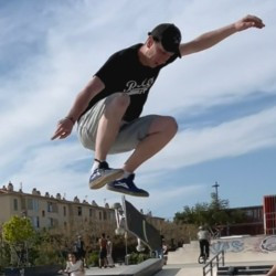 AMBASSADEUR
Simon est un rider passionné depuis plus de 20 ans, il est toujours prêt a partager sa passion. Souriant, joviale, c'est un plaisir d'être avec lui !