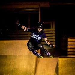 TEAM PRO
Jeune patineuse mais déjà Championne de France U19 2022 et Vice championne de France Senior ! Appliquée et très engagée c'est une rideuse prometteuse !